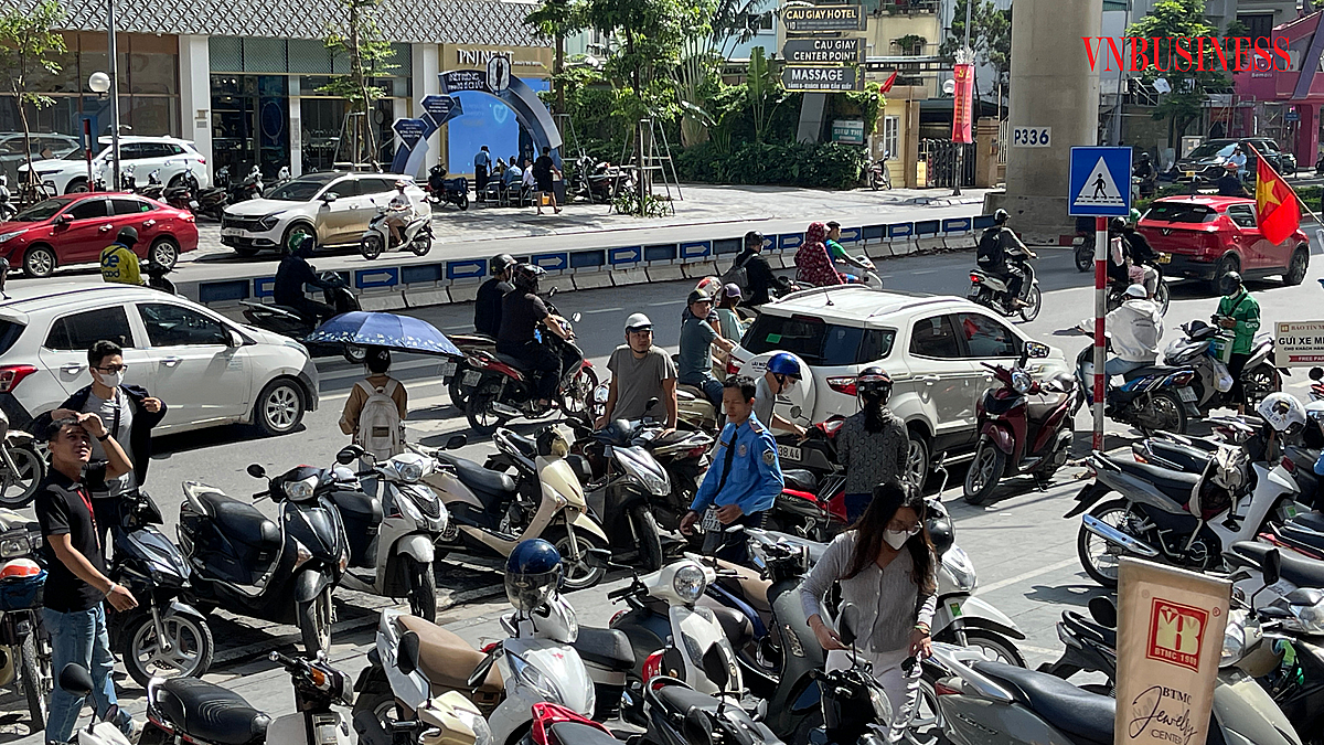 Việc người dân ồ ạt mua bạc là giải pháp mang tính tạm thời?