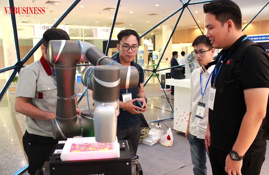 Trí tuệ nhân tạo ngày càng được nhiều DN Việt ứng dụng rộng rãi trong sản xuất thông minh và họ đang cần có khung pháp lý rõ ràng.