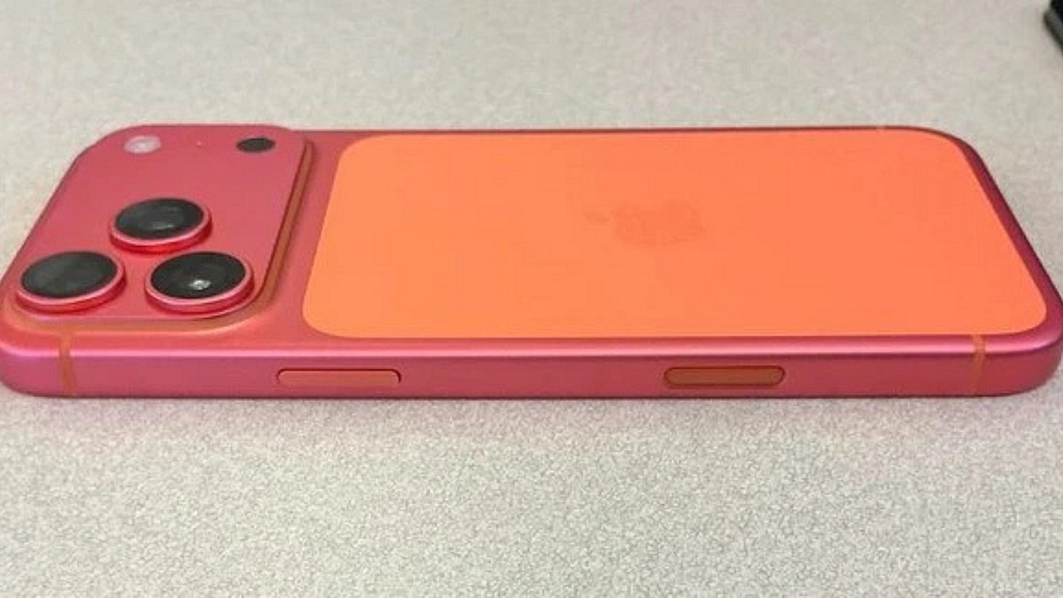 Người dùng bất ngờ khi chiếc iphone có tính năng đổi màu.