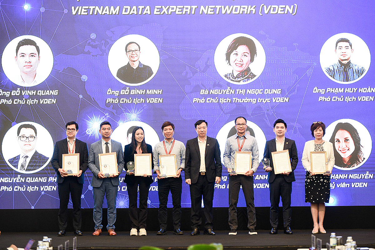 Lễ ra mắt Ban lãnh đạo Mạng lưới chuyên gia dữ liệu toàn cầu VDEN.