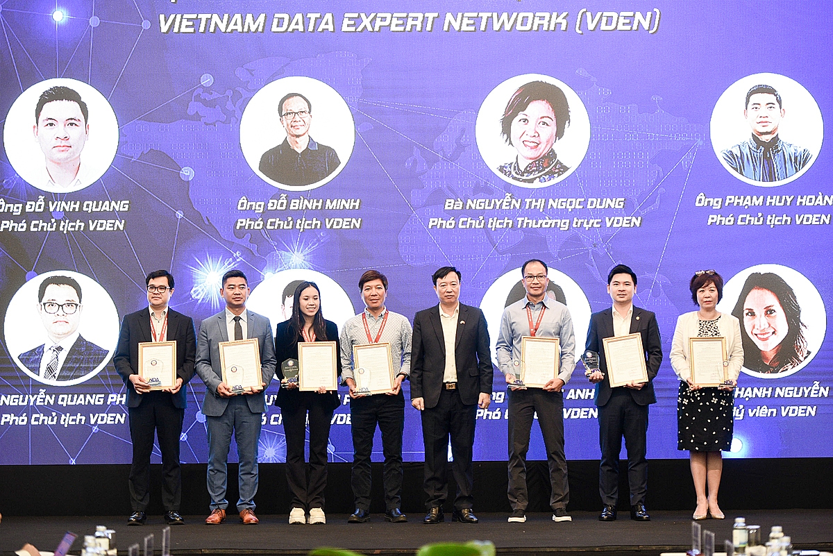 Lễ ra mắt Ban lãnh đạo Mạng lưới chuyên gia dữ liệu toàn cầu VDEN.