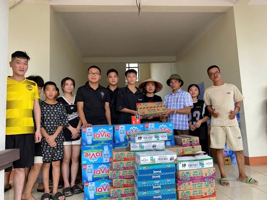 Hỗ trợ người dân, HTX khi gặp bão lũ.