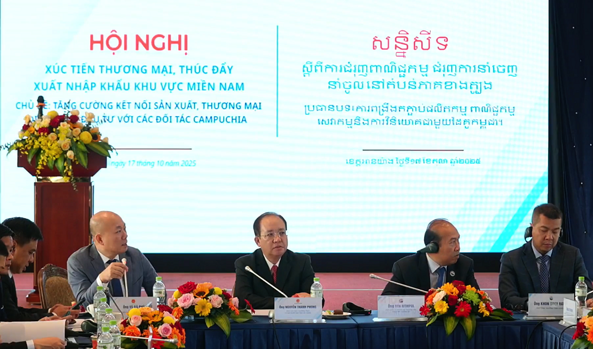 Đại diện cơ quan chính phủ, địa phương hai nước điều hành hội nghị.