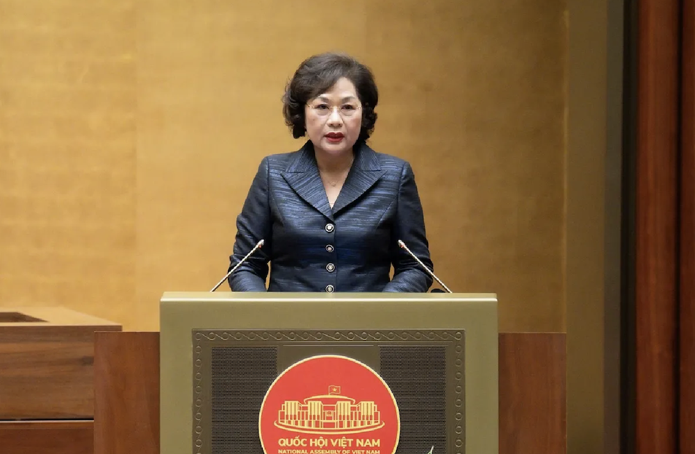 Thống đốc Nguyễn Thị Hồng trình Quốc hội tờ trình dự án Luật Bảo hiểm tiền gửi &lpar;sửa đổi&rpar;.