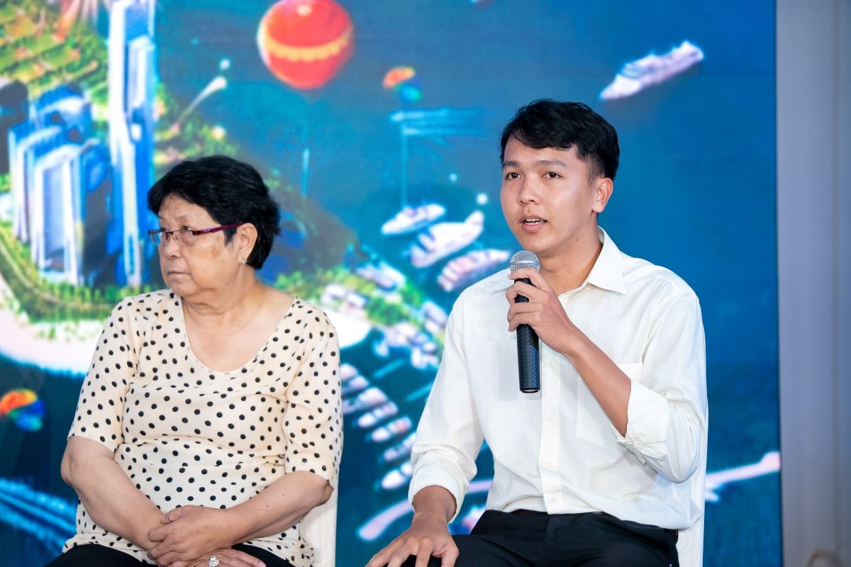 Anh Thạch Minh Trí – người con của vùng đất Cần Giờ tự hào trước sự đổi thay của quê hương.