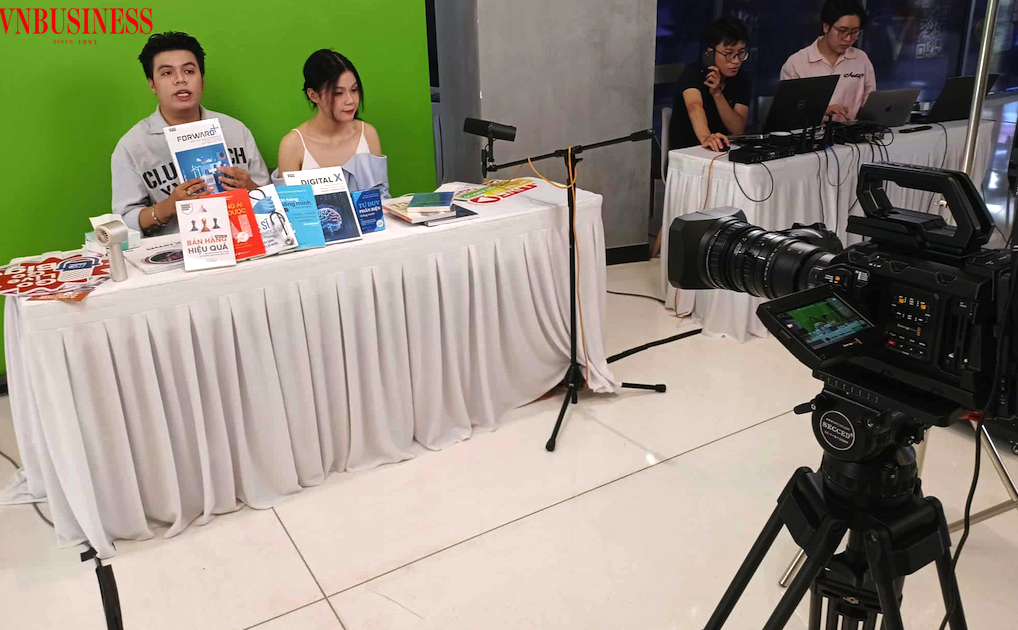 Ngày càng nhiều DN ứng dụng công nghệ số trong bán hàng và marketing giữa cuộc đua giành lấy sự lựa chọn từ người tiêu dùng Việt.