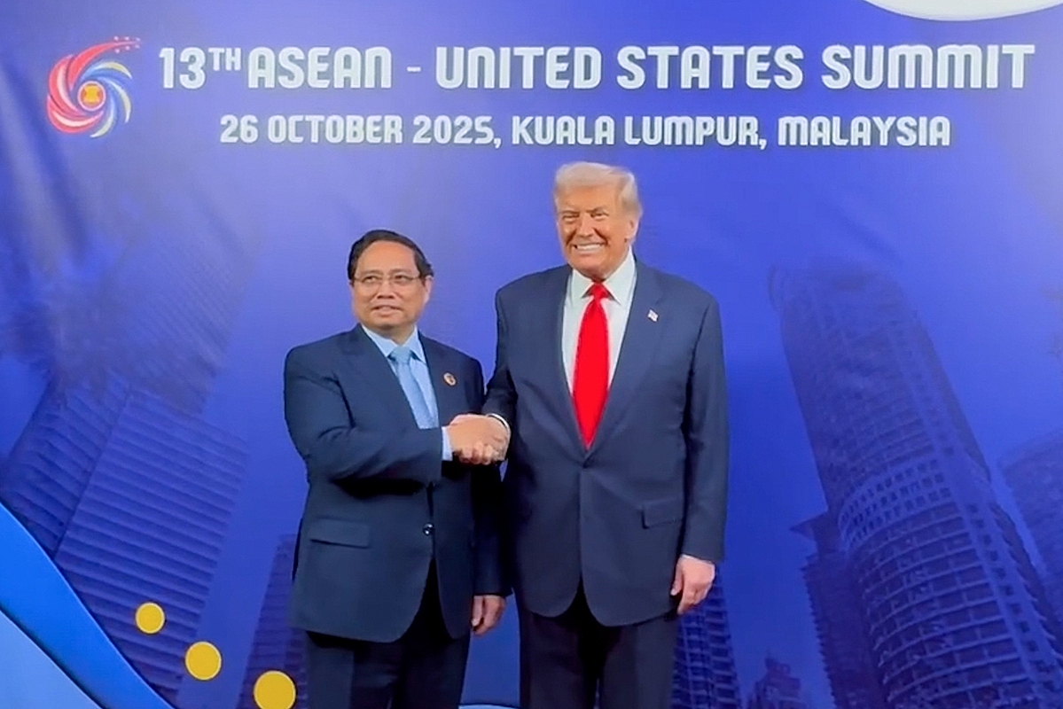Thủ tướng Chính phủ Phạm Minh Chính và Tổng thống Hoa Kỳ Donald Trump bên lề Hội nghị Cấp cao ASEAN - Hoa Kỳ. Ảnh VGP