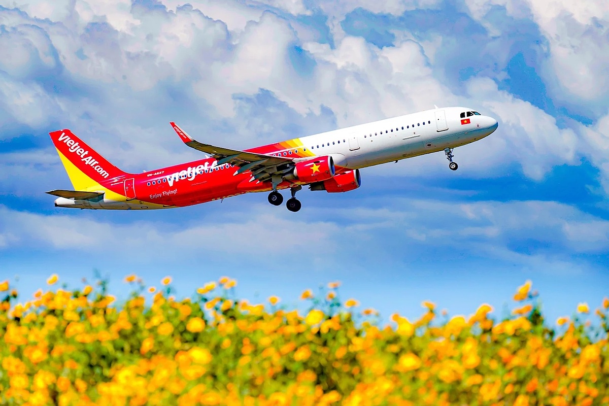 Vé khuyến mãi được mở bán tại website www.vietjetair.com và ứng dụng di động Vietjet Air. Chương trình áp dụng cho tất cả các chặng bay của Vietjet tại Việt Nam, với thời gian bay từ 1/12/2025 – 27/5/2026.