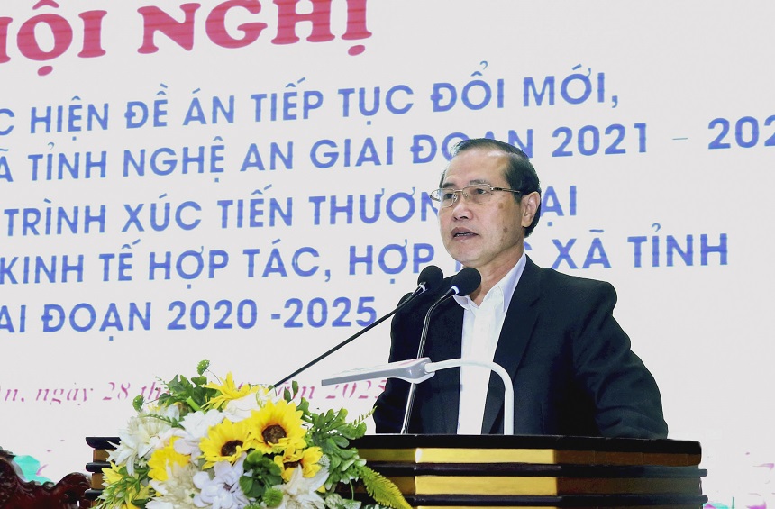 Chủ tịch Liên minh HTX tỉnh Nghệ An Nguyễn Bá Châu báo cáo kết quả 5 năm thực hiện Đề án.