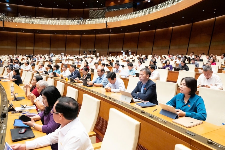 Các đại biểu tham dự phiên thảo luận tại hội trường.