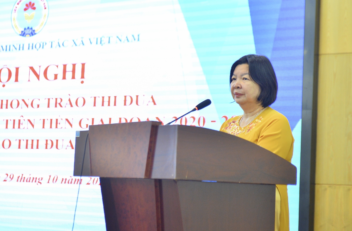 Chủ tịch Liên minh HTX Việt Nam Cao Xuân Thu Vân phát biểu chỉ đạo tại Hội nghị.