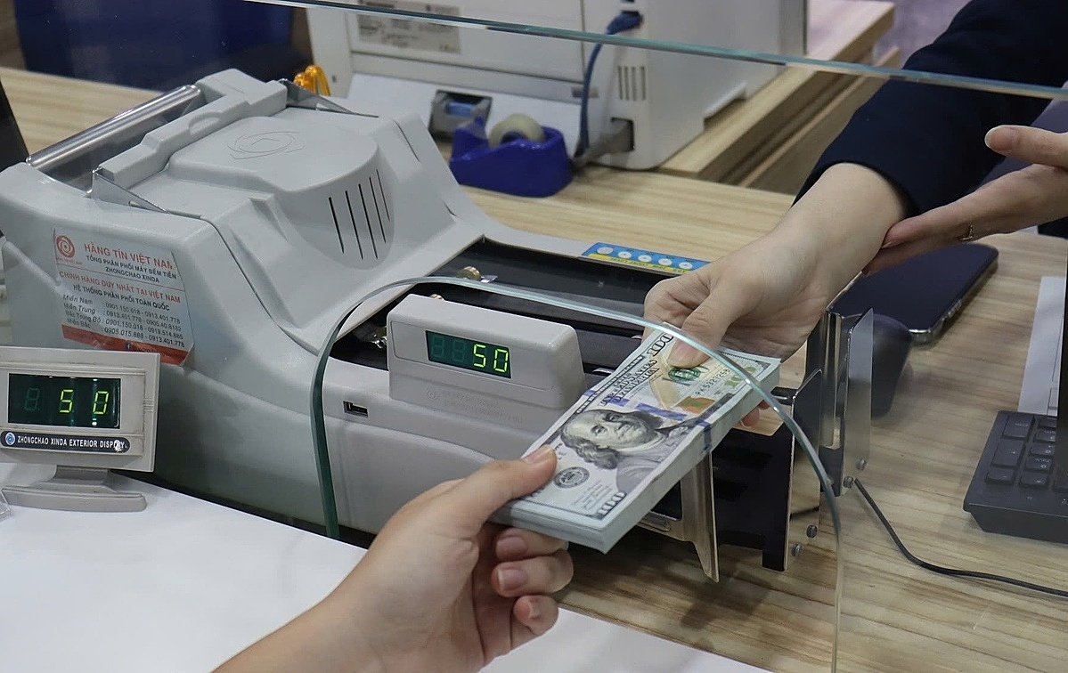 Ngân hàng Nhà nước yêu cầu tăng cường kiểm tra mua, bán USD trái phép &lpar;Ảnh minh họa&rpar;.