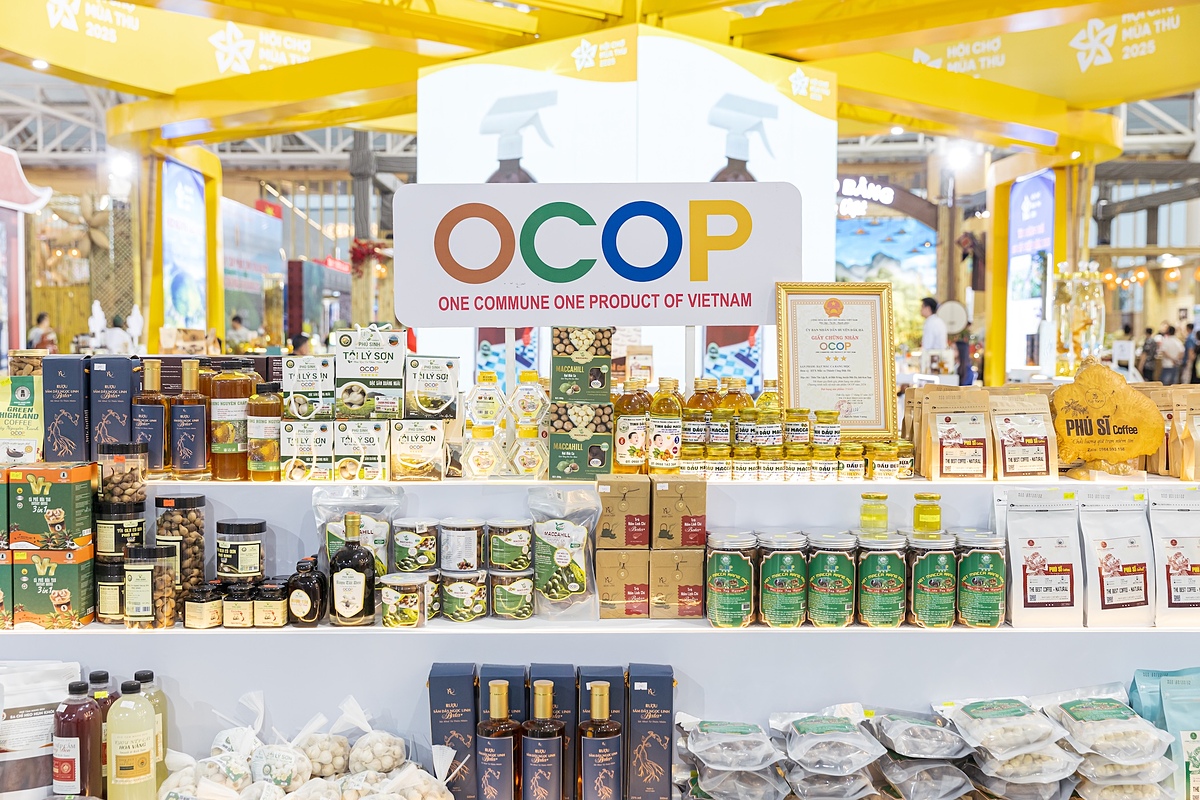 Gian hàng trưng bày các sản phẩm OCOP.