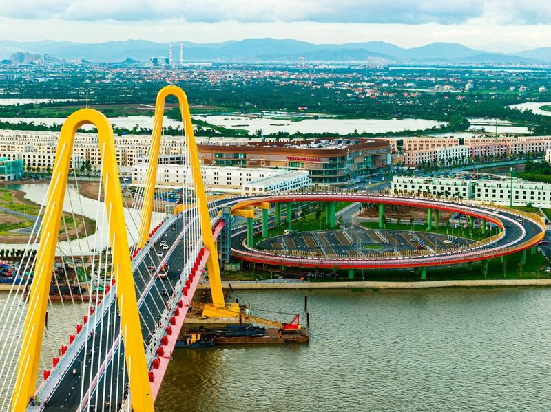 Thị trường vẫn còn nhiều biến động khiến nhà đầu tư cân nhắc khi quyết định xuống tiền.