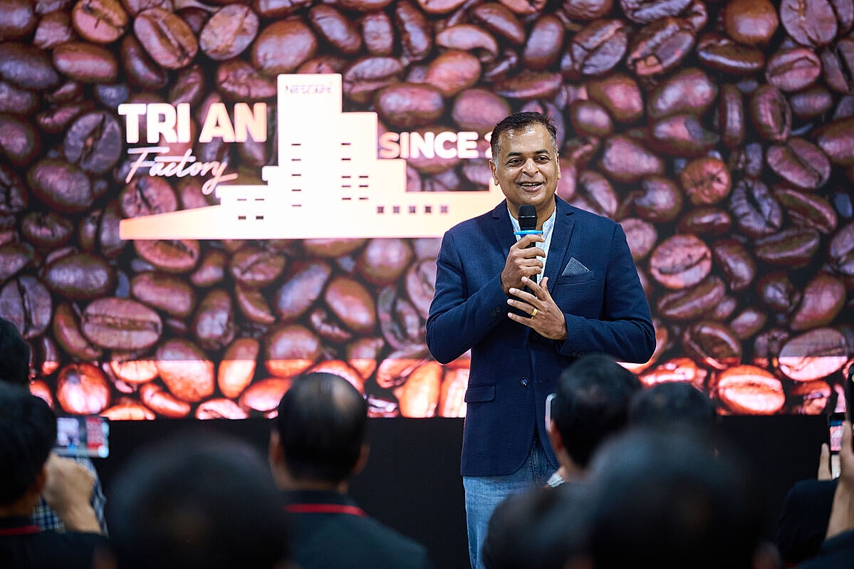 Ông Binu Jacob – Tổng Giám Đốc Nestlé Việt Nam phát biểu chào mừng đoàn nông dân tiêu biểu đến tham quan nhà máy.