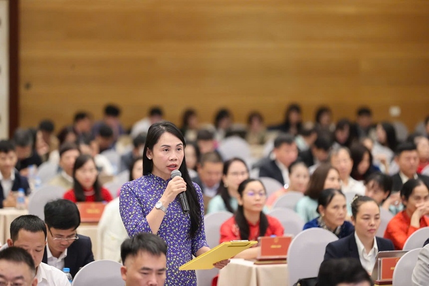 Tại Diễn đàn, nhiều doanh nghiệp, hợp tác xã đã bày tỏ những khó khăn, vướng mắc ở các lĩnh vực khác nhau như thủ tục hành chính, đất đai, khuyến nông, thú y, môi trường,...