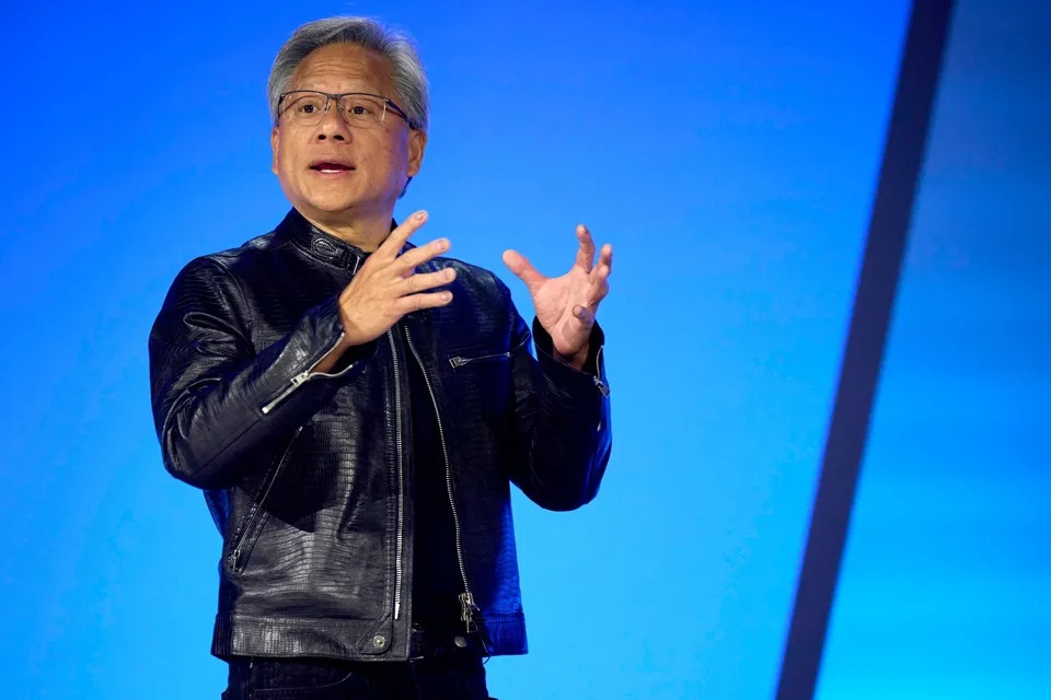 Jensen Huang cùng lãnh đạo Samsung và Hyundai trong buổi gặp gỡ tại Seoul - nơi các thỏa thuận cung cấp hơn 260.000 chip AI được ký kết.
