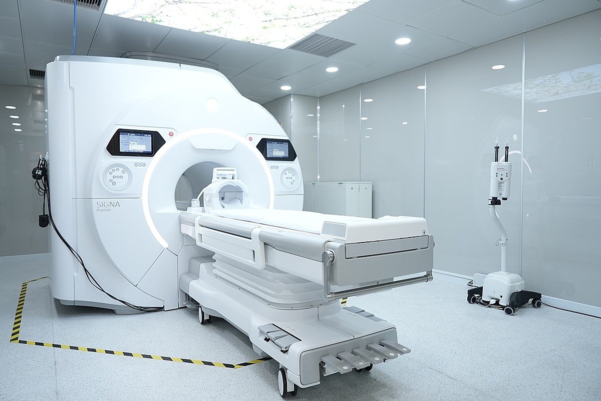 Máy cộng hưởng từ 3.0 Tesla SIGNA Premier.