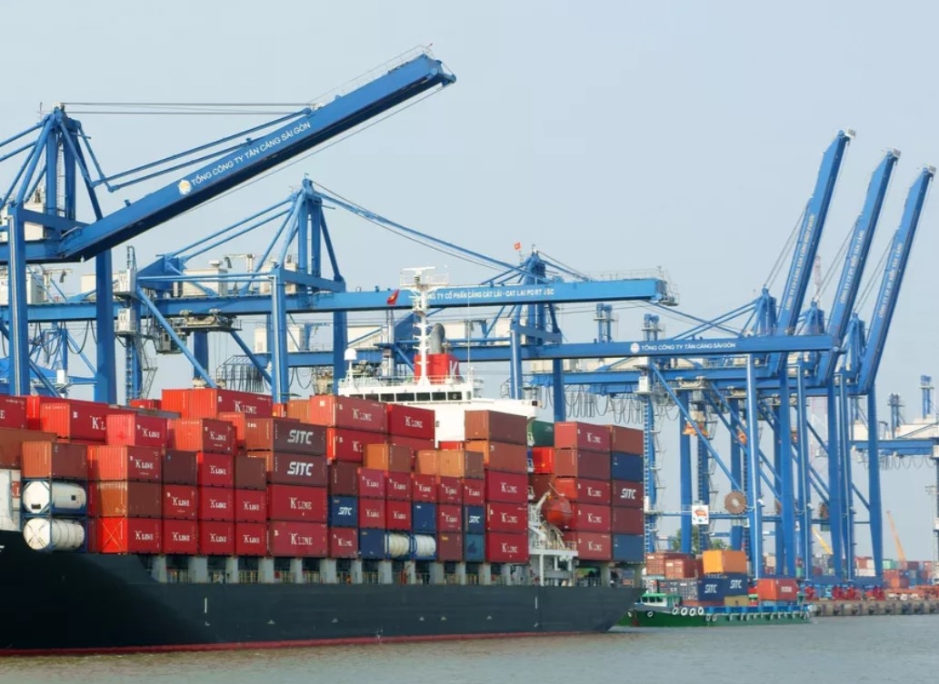 Việt Nam phải “đi bằng hai chân”: Thu hút FDI và đầu tư ra nước ngoài.