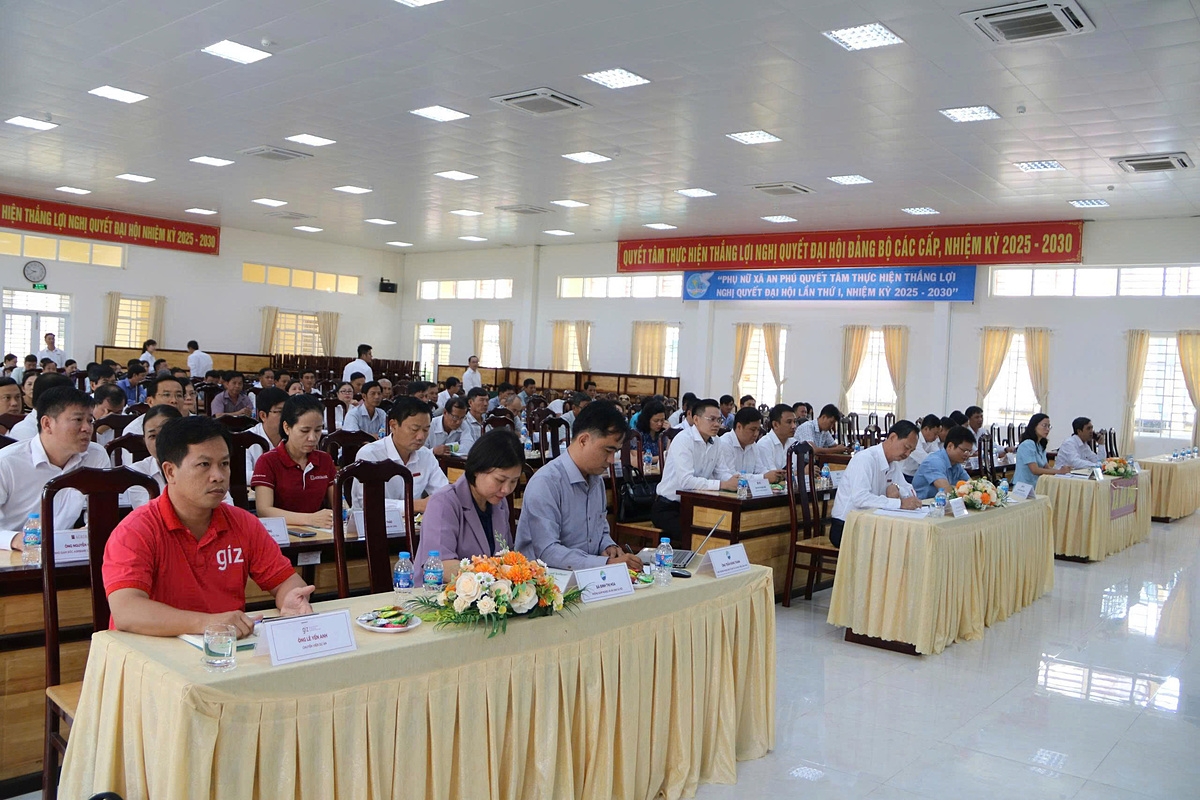 Đại biểu tham dự buổi tọa đàm “Thách thức và giải pháp đối với bảo hiểm thiệt hại cây lúa tại ĐBSCL”.