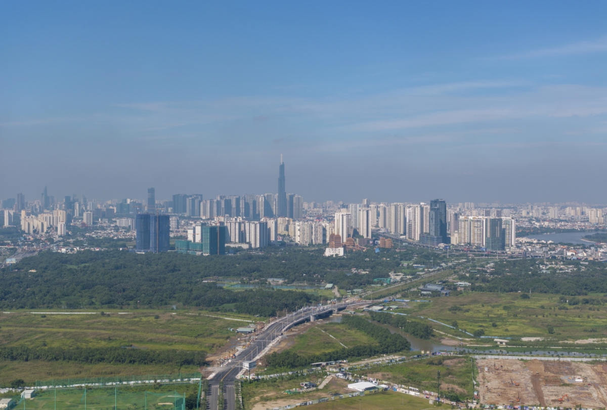 Tọa lạc tại phường Bình Trưng, TP.HCM, đoạn đường Liên Phường dài 660m &lpar;bao gồm cầu bắc qua rạch Mương Kinh và đường dẫn vào Khu liên hợp thể dục thể thao quốc gia Rạch Chiếc&rpar; đã sẵn sàng, dự kiến thông xe vào ngày 8/11.