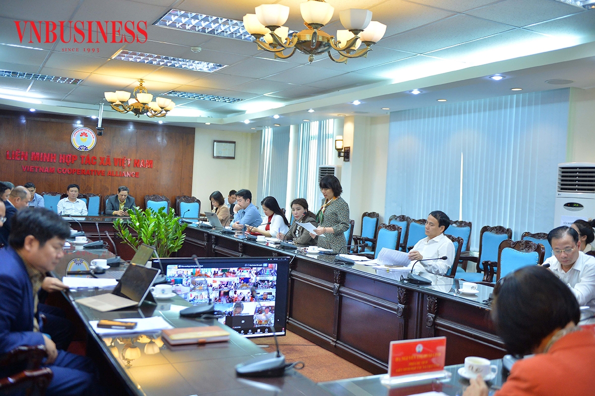 Đại biểu tham dự Hội nghị phát biểu góp ý vào các dự thảo Văn kiện trình Đại hội XIV của Đảng.