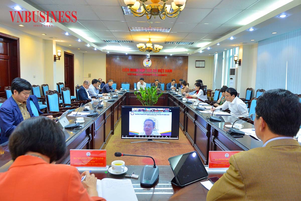 Đại biểu tham dự Hội nghị tại các điểm cầu trực tuyến phát biểu góp ý vào các dự thảo Văn kiện trình Đại hội XIV của Đảng.