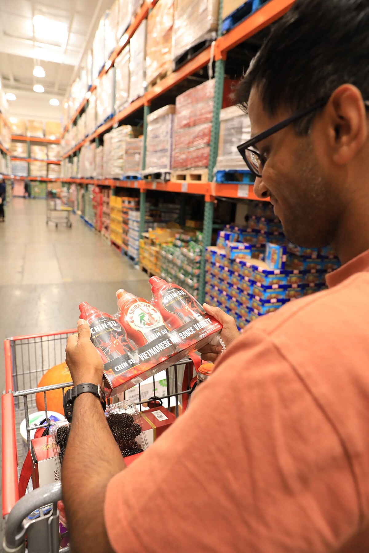 Chinsu theo chân người tiêu dùng Mĩ từ siêu thị Costco về nhà.