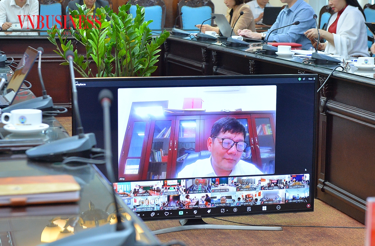 Ông Nguyễn Văn Dũng, Chủ tịch Liên minh HTX tỉnh Thái Nguyên tham gia góp ý vào các dự thảo văn kiện trình Đại hội XIV của Đảng.