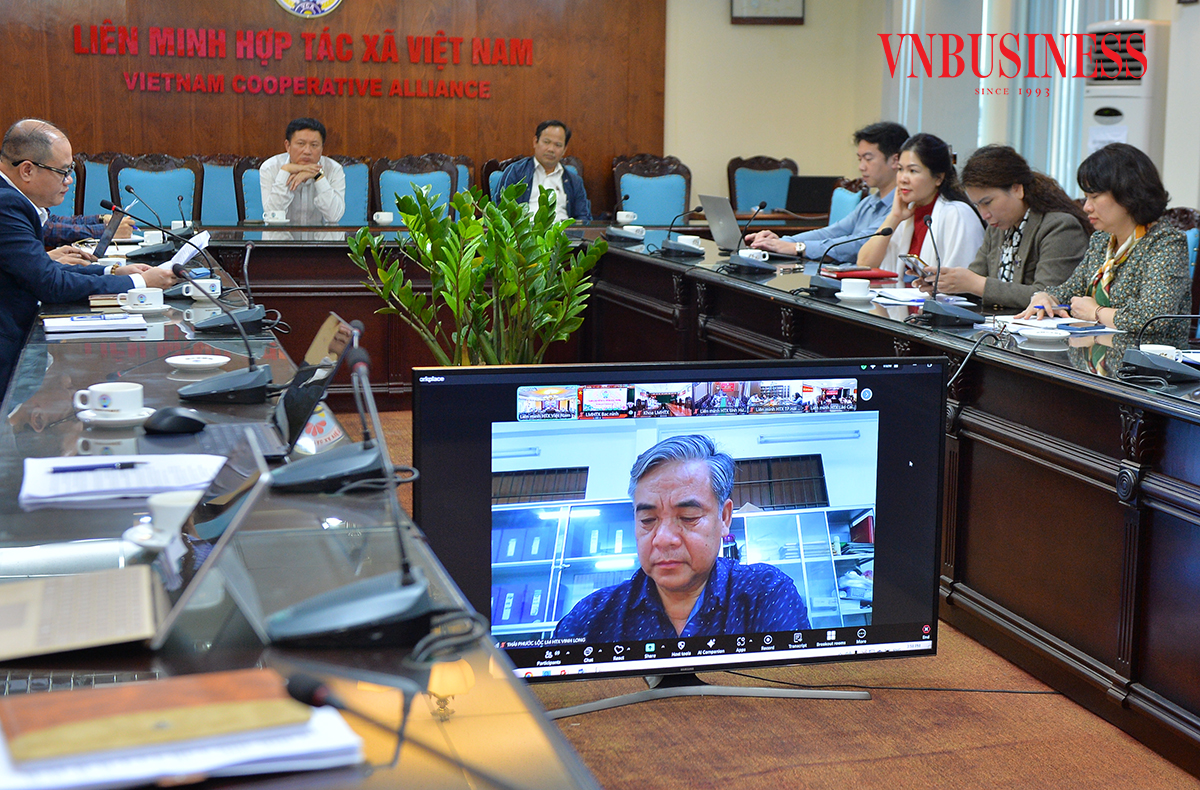 Các Ban, đơn vị trực thuộc Liên minh HTX Việt Nam và Liên minh HTX 34 tỉnh, thành phố trên cả nước tham gia góp ý vào các dự thảo văn kiện trình Đại hội XIV của Đảng.