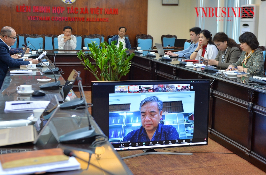 Các Ban, đơn vị trực thuộc Liên minh HTX Việt Nam và Liên minh HTX 34 tỉnh, thành phố trên cả nước tham gia góp ý vào các dự thảo văn kiện trình Đại hội XIV của Đảng.