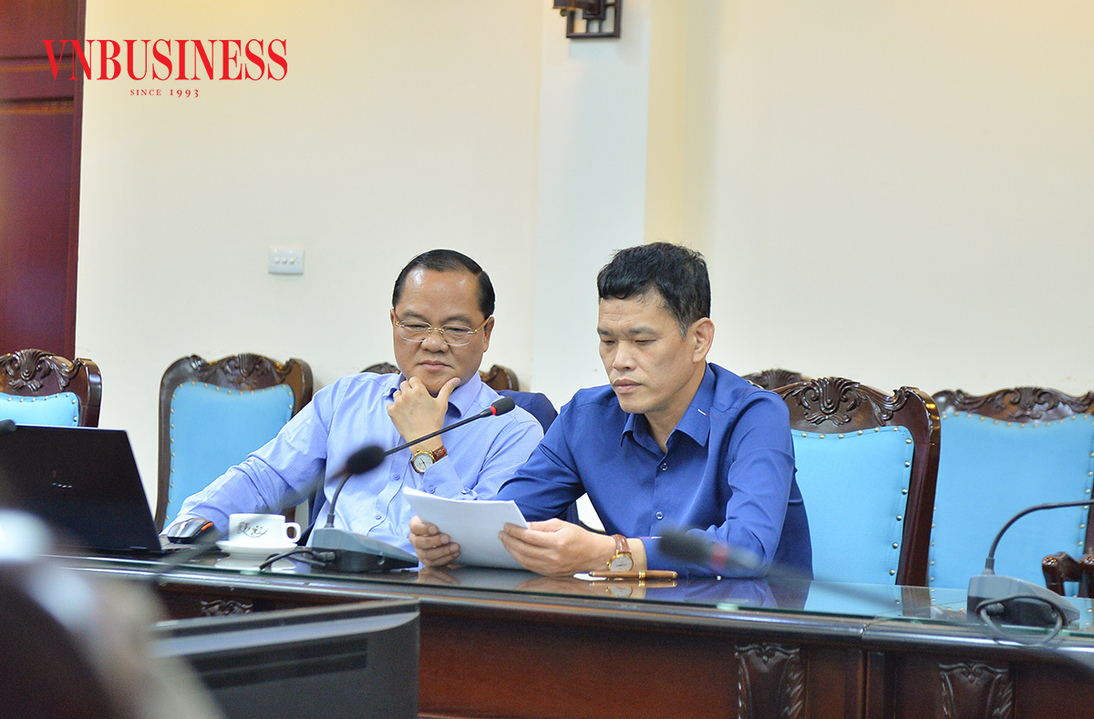 Ông Dương Tuấn Cương, Phó Trưởng Ban Kinh tế Chính sách góp ý vào các Dự thảo văn kiện trình Đại hội XIV của Đảng.