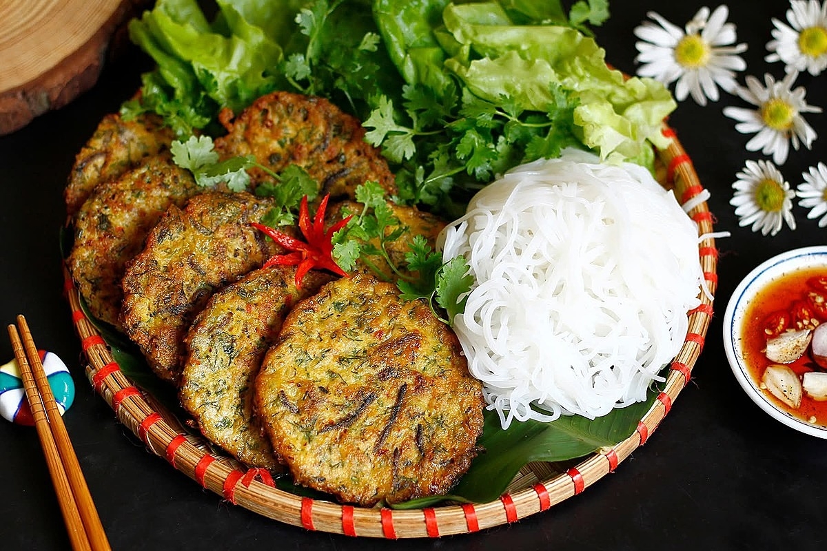 Chả rươi - một trong hàng chục món ngon được chế biến từ rươi.