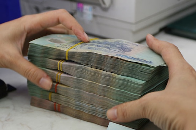 Tiền gửi không kỳ hạn giảm, NIM ngân hàng tiếp tục chịu sức ép