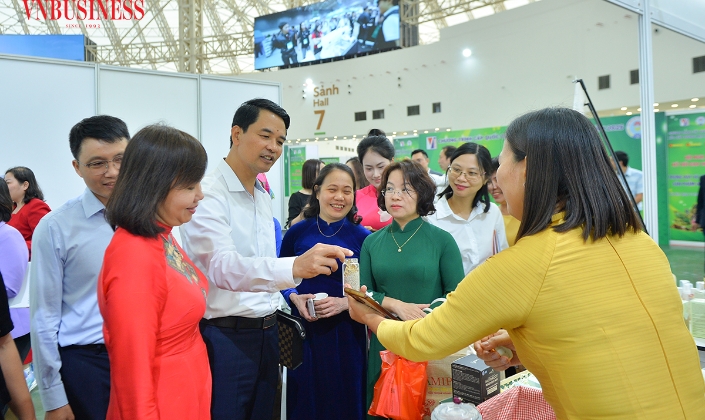 Hội chợ đặc biệt quy tụ hàng trăm sản phẩm dược liệu của các HTX