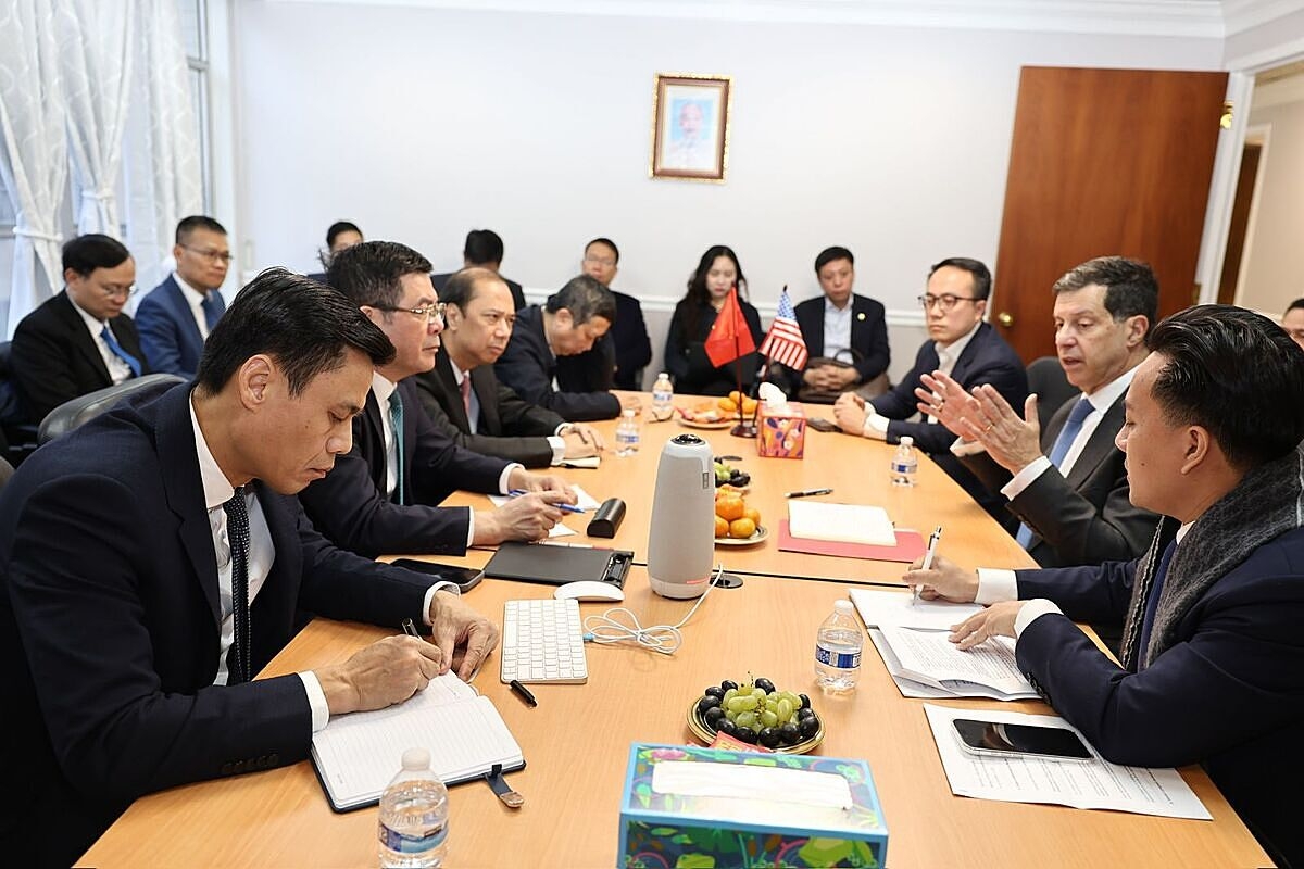 Bộ trưởng Nguyễn Hồng Diên làm việc với ông Joseph &lpar;Joe&rpar; Damond, Chủ tịch Toàn cầu Chính sách Thương mại Quốc tế và Khoa học tại CGA.