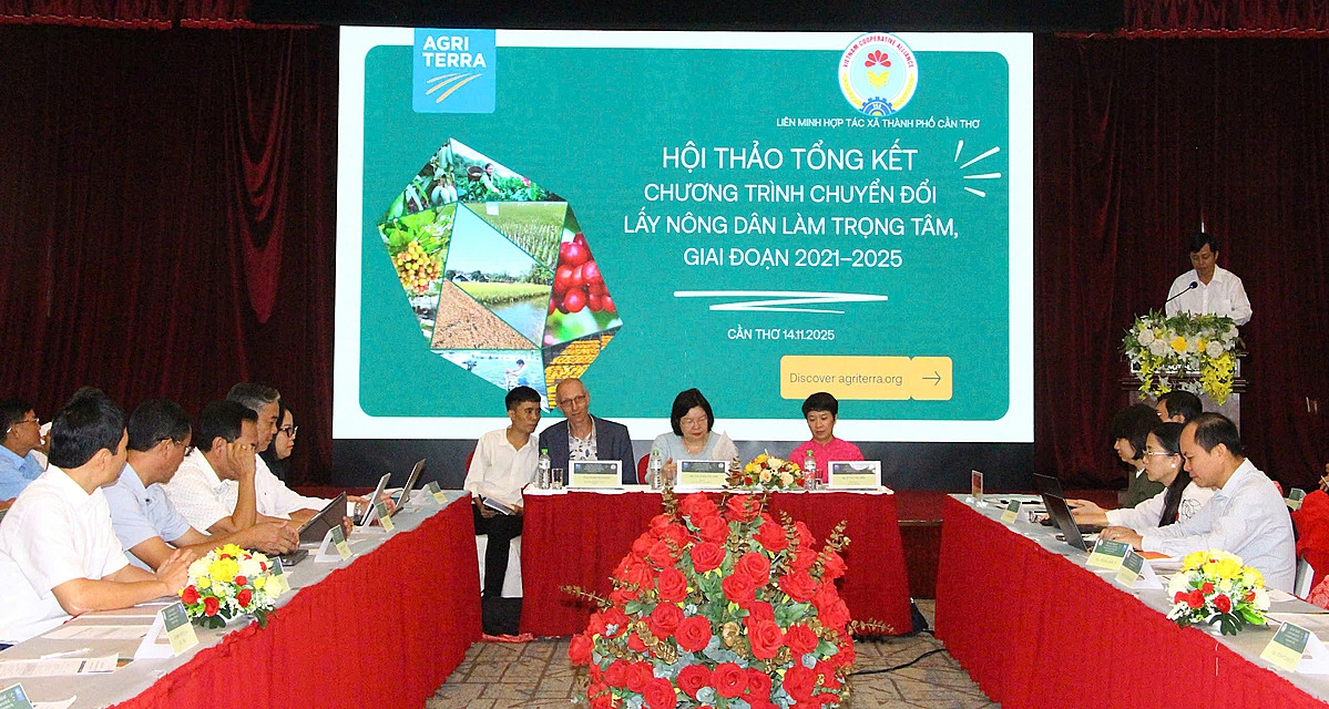 Chủ tịch Cao Xuân Thu Vân chủ trì hội thảo.