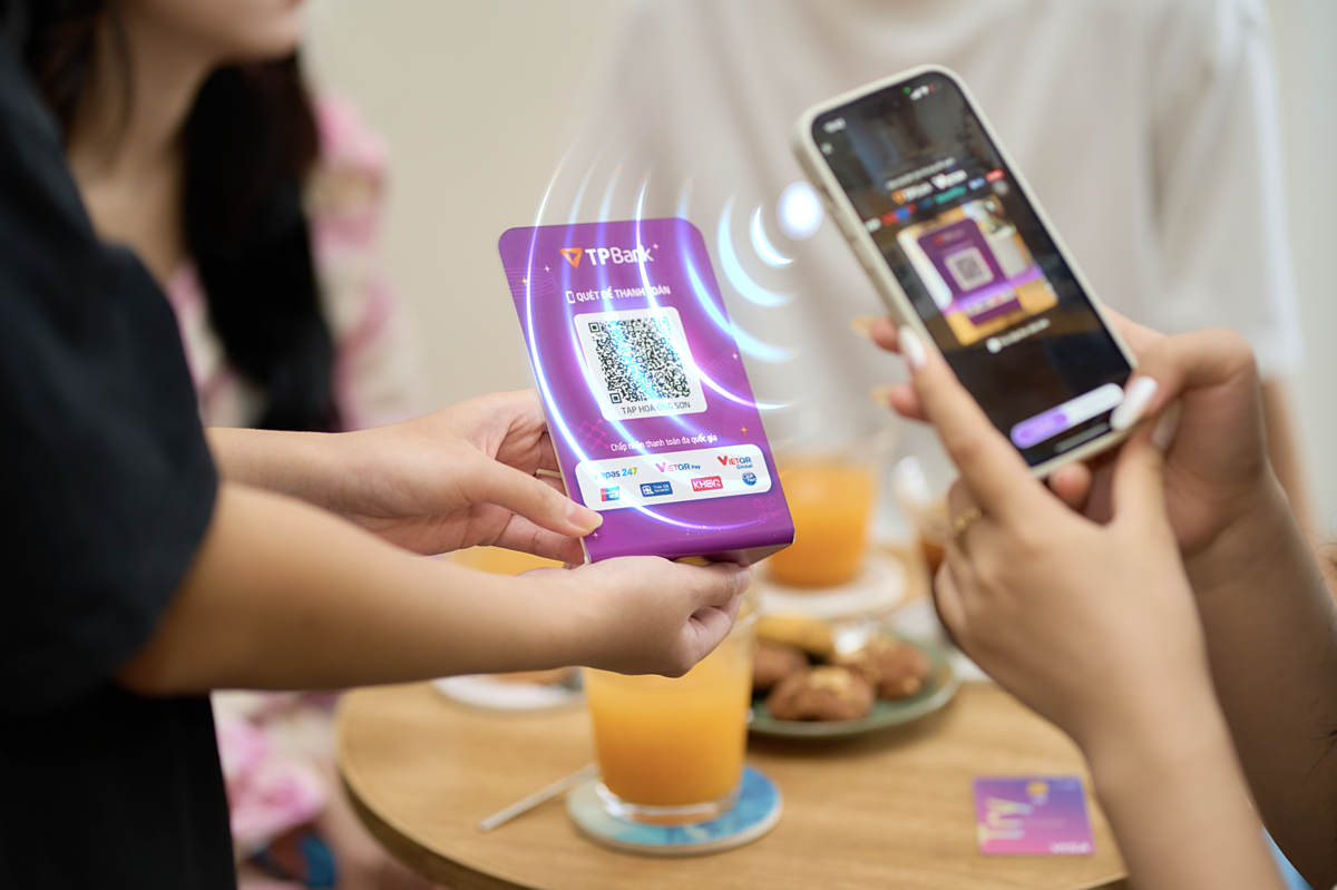 TPBank còn trang bị tính năng SmartSearch – chỉ cần gõ vài từ khóa &lpar;tên khách, món hàng, số tiền...&rpar;, là bạn tra ra ngay giao dịch cần tìm.