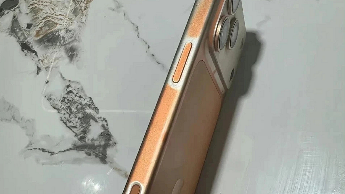 Hình ảnh gây tranh luận về độ bền lớp phủ trên iPhone 17 Pro Max.