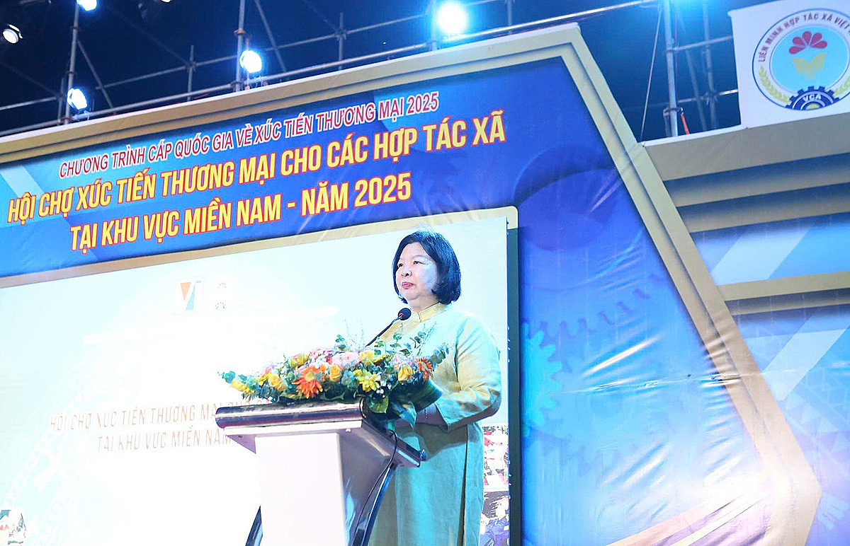 Chủ tịch Liên minh HTX Việt Nam - Cao Xuân Thu Vân, phát biểu tại sự kiện.