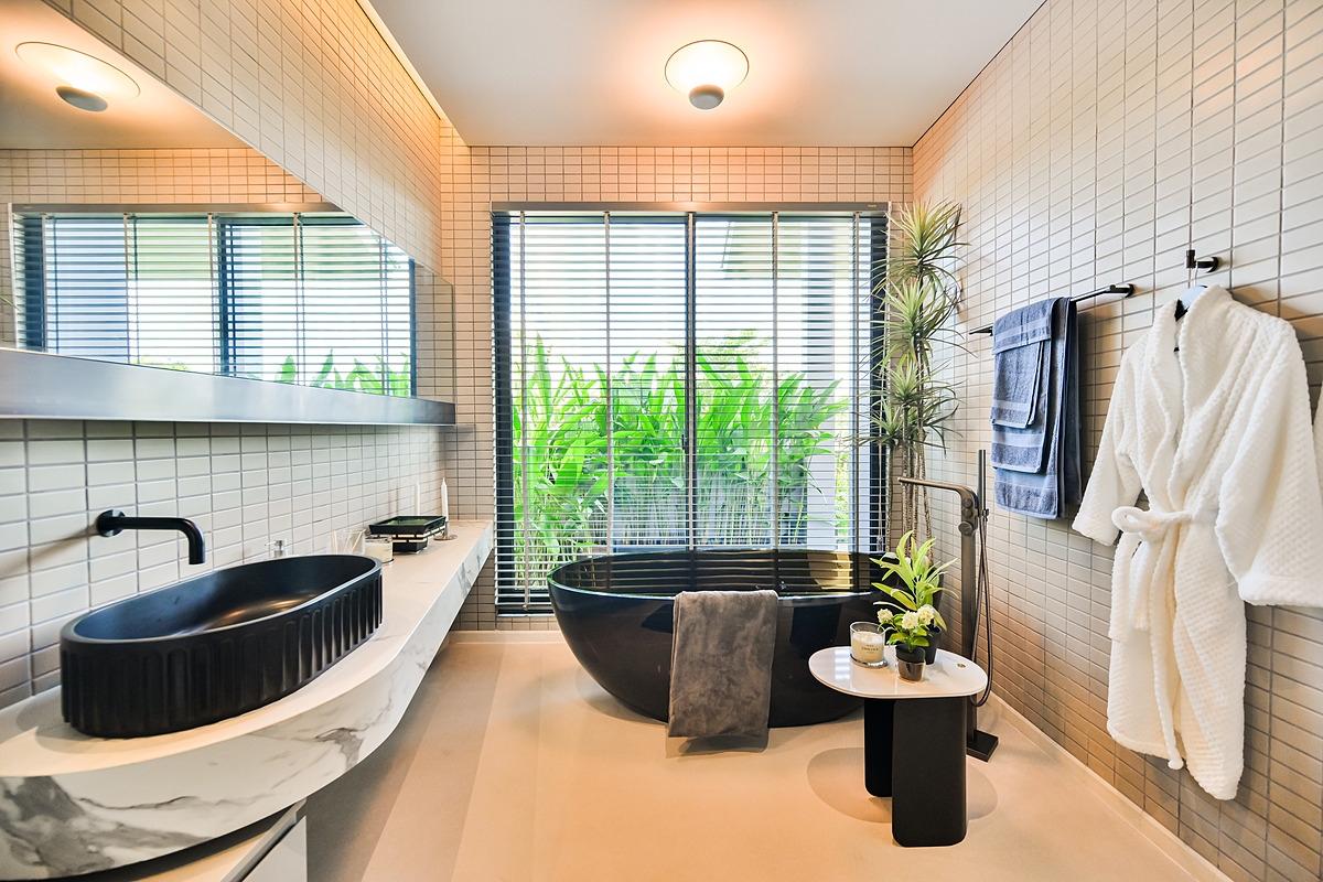 Phòng tắm tại biệt thự mẫu Retreat Forest.