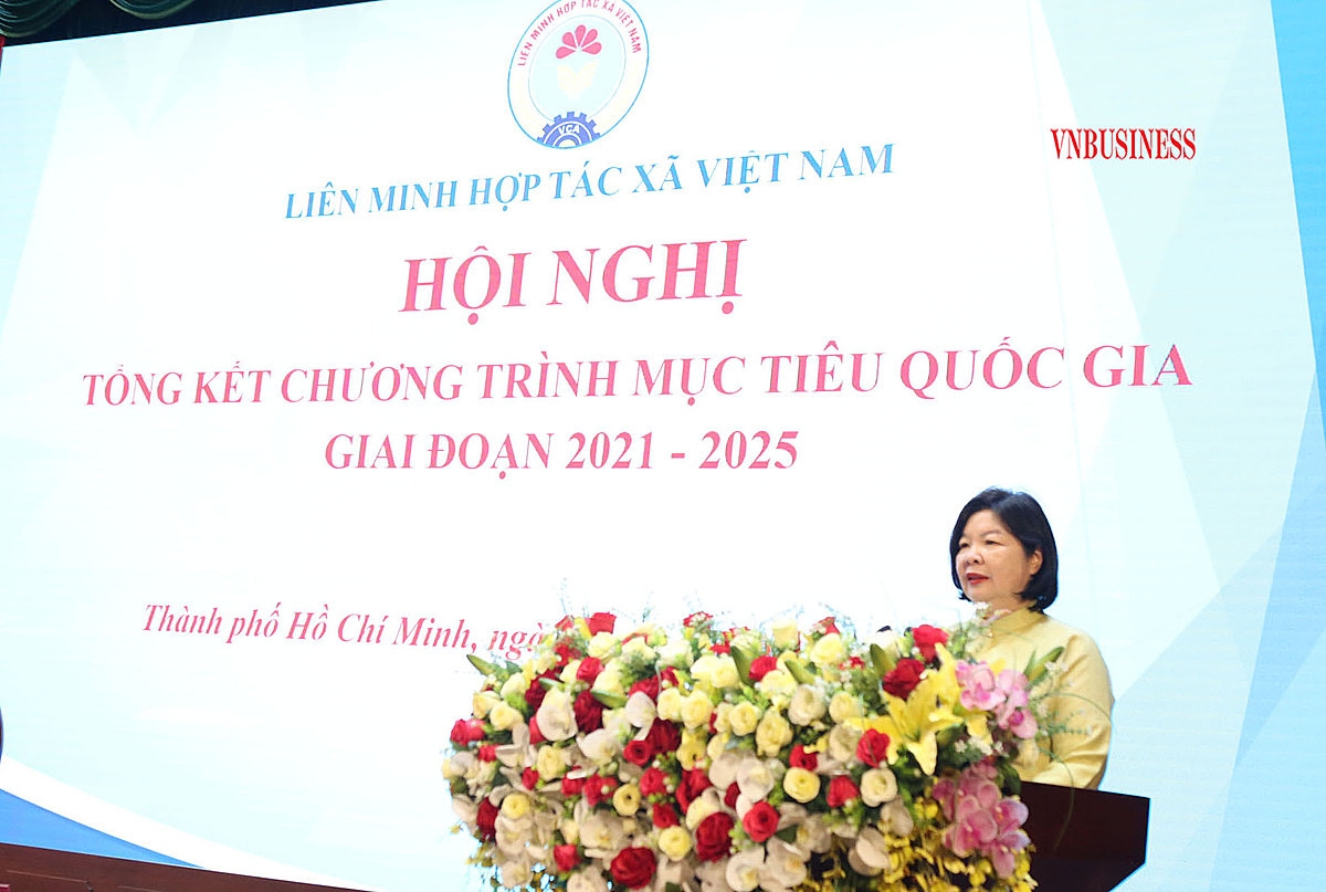 Chủ tịch Liên minh Hợp tác xã Việt Nam, Cao Xuân Thu Vân phát biểu tại Hội nghị.