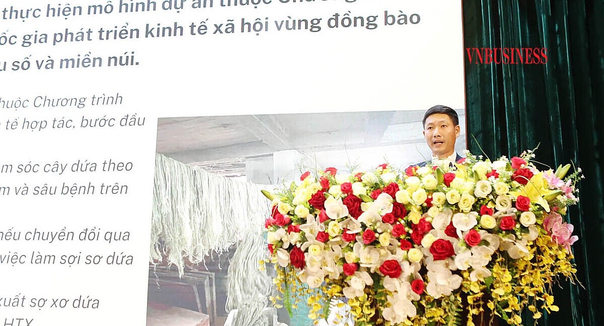 Ông Đỗ Đồng Tâm, Giám đốc HTX DVNN và Giống cây trồng Đồng Tâm, trình bày tham luận tại Hội nghị.