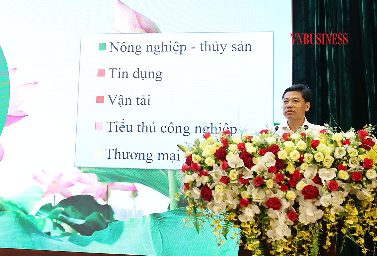 Ông Lê Quang Cường, Chủ tịch Liên minh HTX tỉnh Đồng Tháp, trình bày tham luận tại Hội nghị.