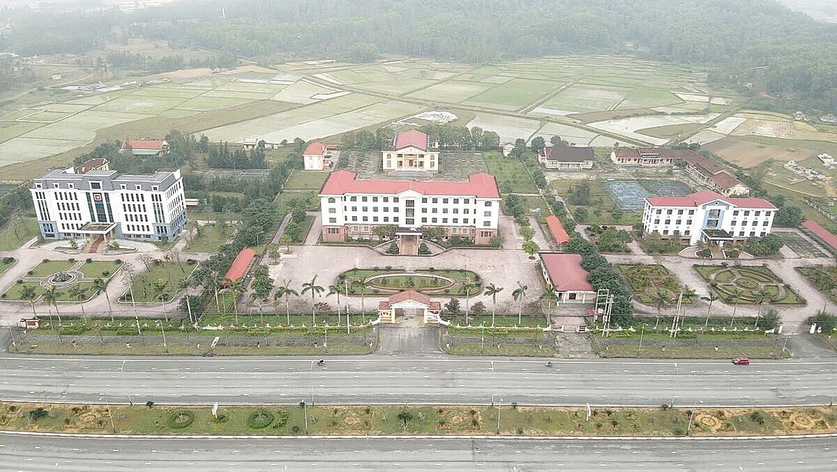 Sau khi sáp nhập, huyện Lộc Hà &lpar;cũ&rpar; của Hà Tĩnh có hàng loạt trụ sở công dôi dư.