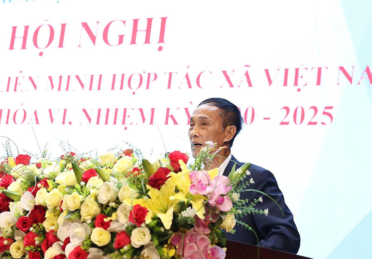 Ông Nguyễn Chí Hiểu, Chủ tịch HĐQT HTX Xuân Quan ở Hưng Yên, phát biểu tại Hội nghị.