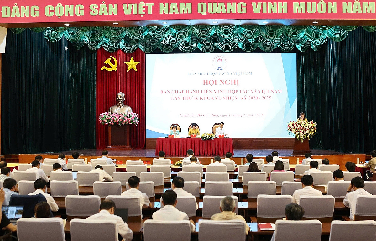 Toàn cảnh Hội nghị BCH Liên minh HTX Việt Nam lần thứ 16, khóa VI, nhiệm kỳ năm 2020 - 2025.
