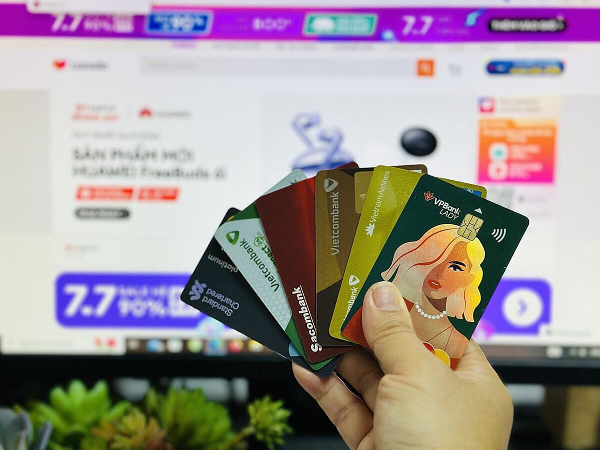 Nhiều ngân hàng có số lượng thẻ tín dụng đang lưu hành vượt 1 triệu thẻ, như: VPBank, Techcombank, Sacombank, VIB, VietinBank, HDBank...