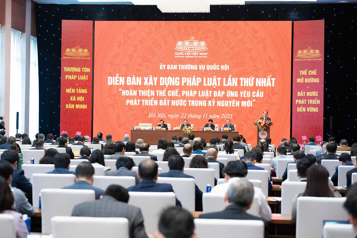 Quang cảnh Diễn đàn xây dựng pháp luật lần thứ nhất của Uỷ ban Thường vụ Quốc hội.