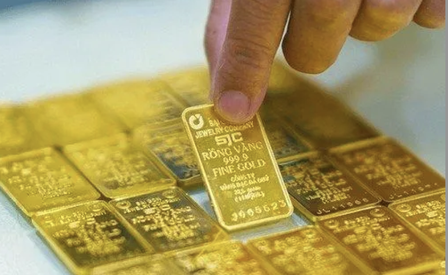 Người Việt phải mua vàng với giá cao hơn người Mỹ, người châu Âu, trong khi thu nhập lại thấp hơn nhiều.